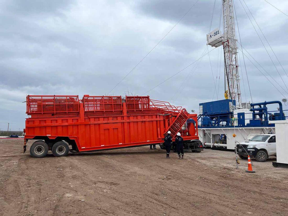 Unidad autotransportable de control de sólidos llegando a locación